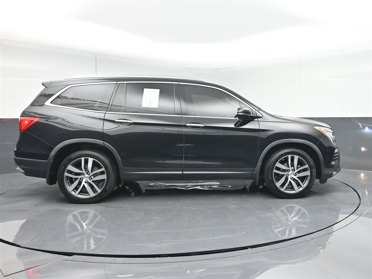 2017 Honda Pilot Elite photo 4