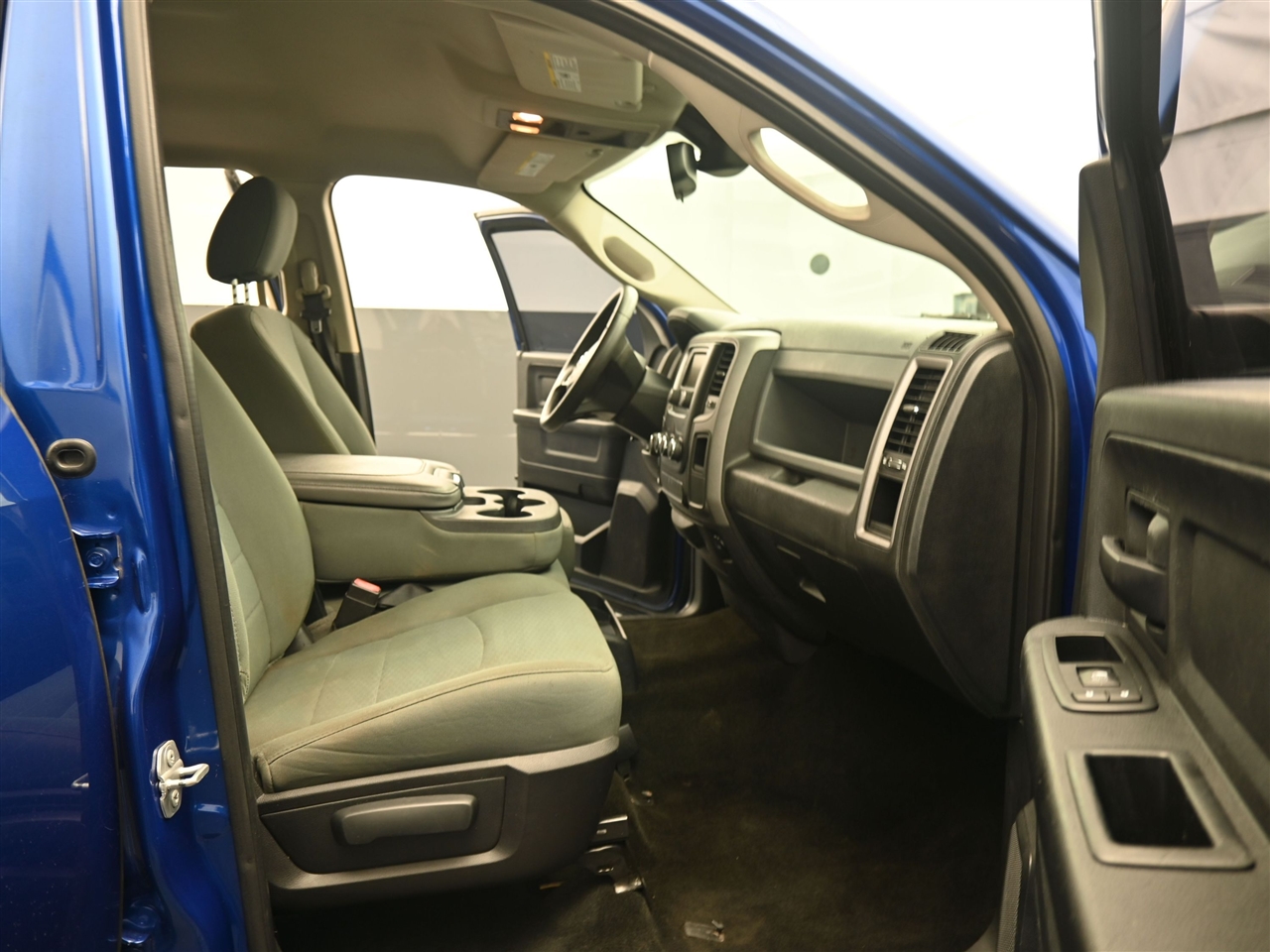 RAM 1500 Tradesman Crew Cab SWB 4WD 2015