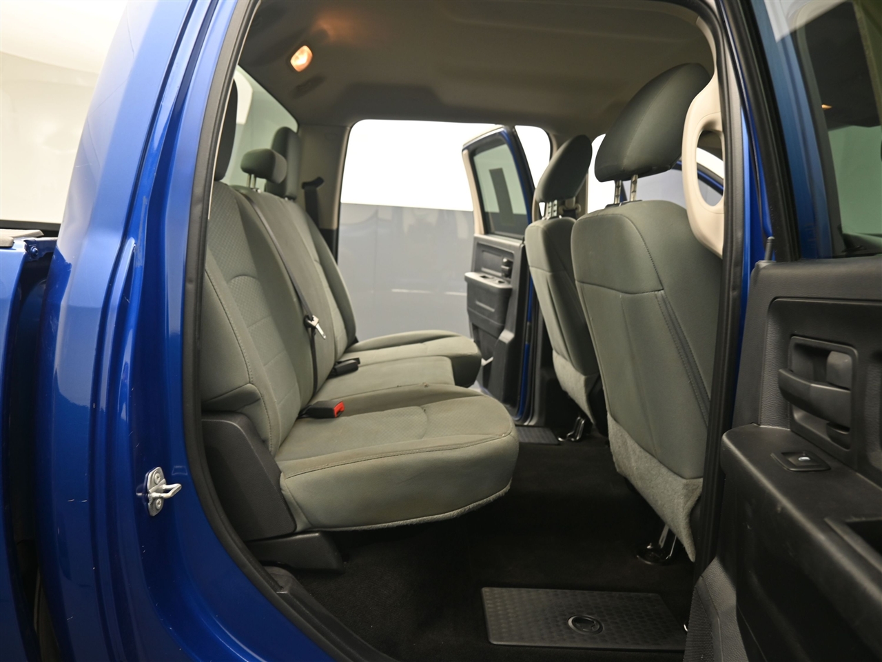 RAM 1500 Tradesman Crew Cab SWB 4WD 2015