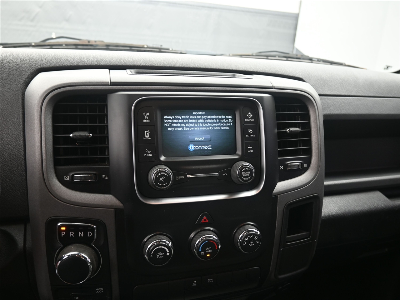 RAM 1500 Tradesman Crew Cab SWB 4WD 2015