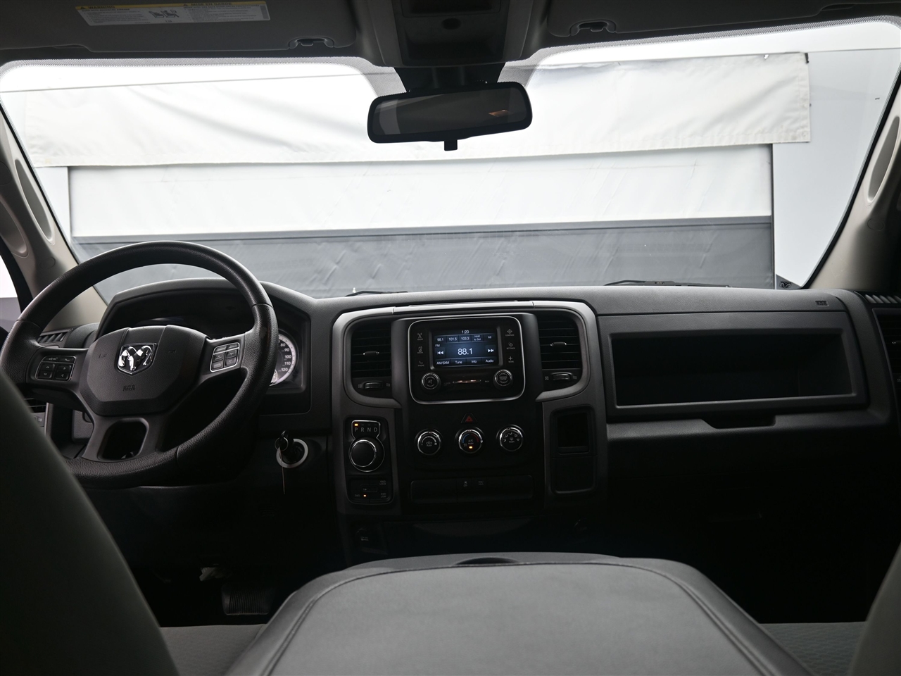 RAM 1500 Tradesman Crew Cab SWB 4WD 2015