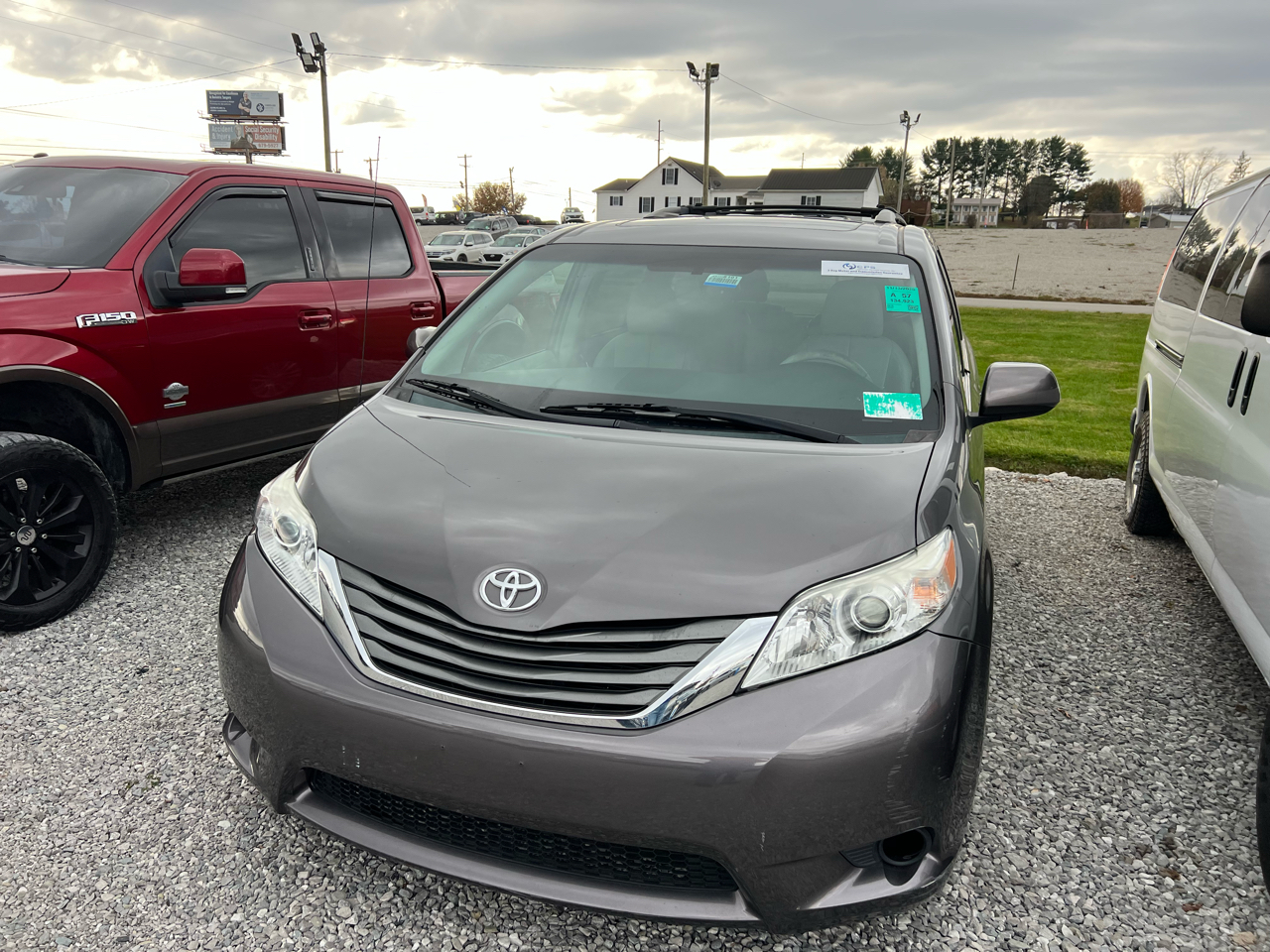 2013 Toyota Sienna XLE photo 2