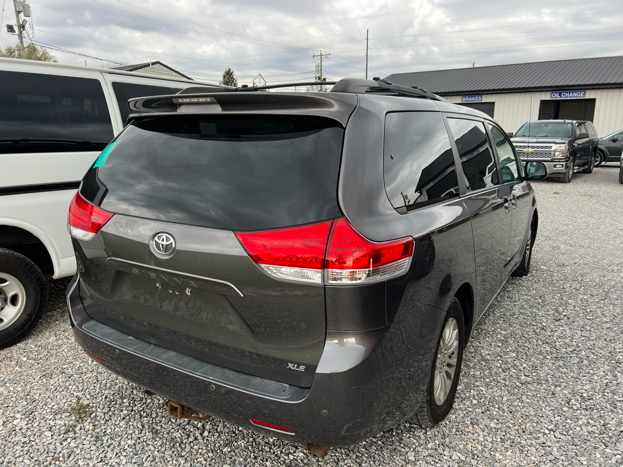 2013 Toyota Sienna XLE photo 3