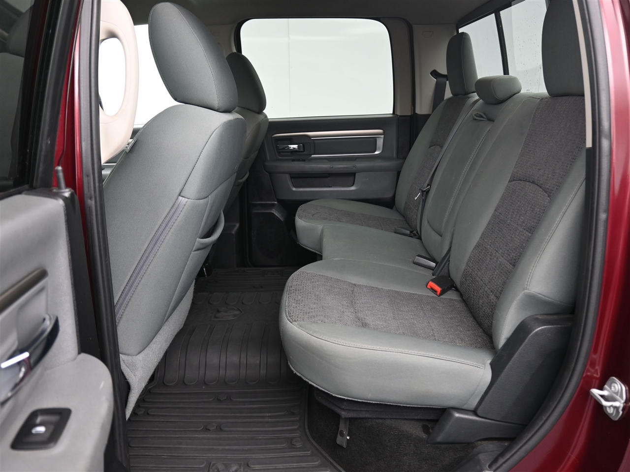 RAM 1500 SLT Crew Cab SWB 4WD 2016