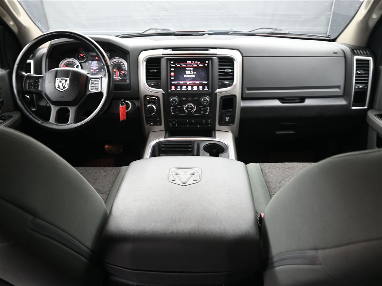 RAM 1500 SLT Crew Cab SWB 4WD 2016