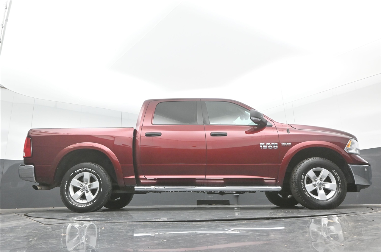 RAM 1500 SLT Crew Cab SWB 4WD 2016