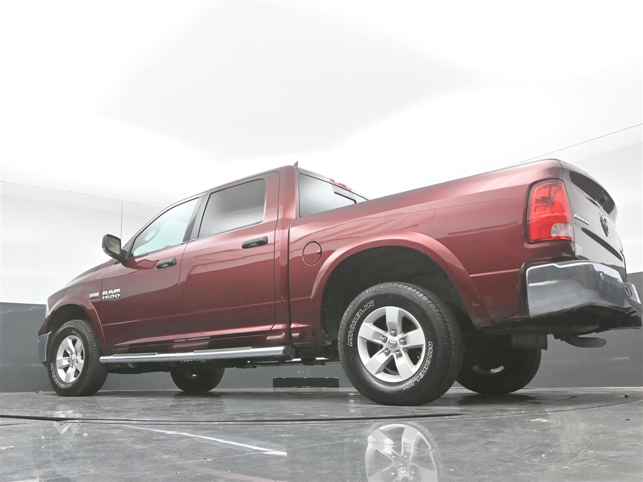 RAM 1500 SLT Crew Cab SWB 4WD 2016