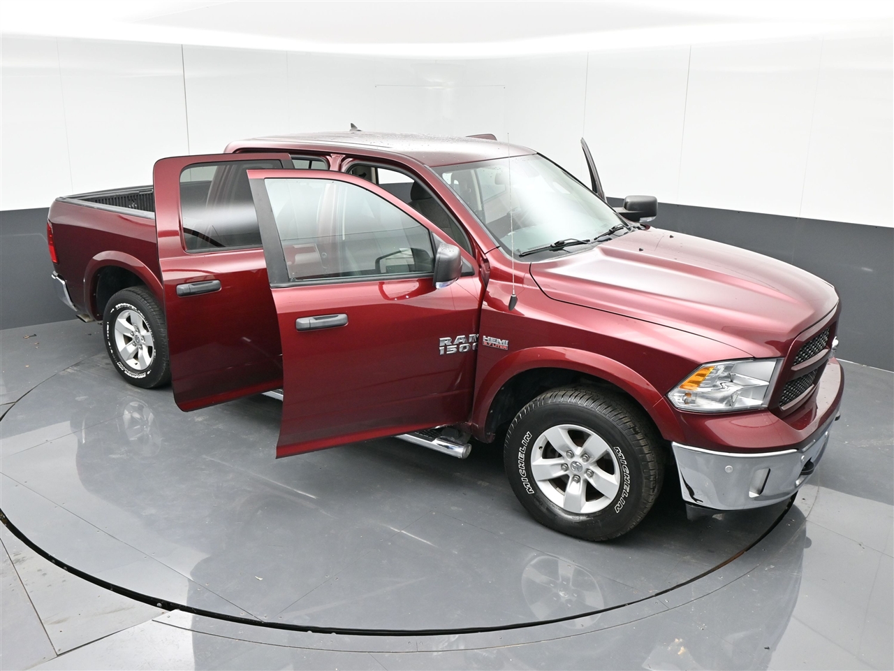 RAM 1500 SLT Crew Cab SWB 4WD 2016