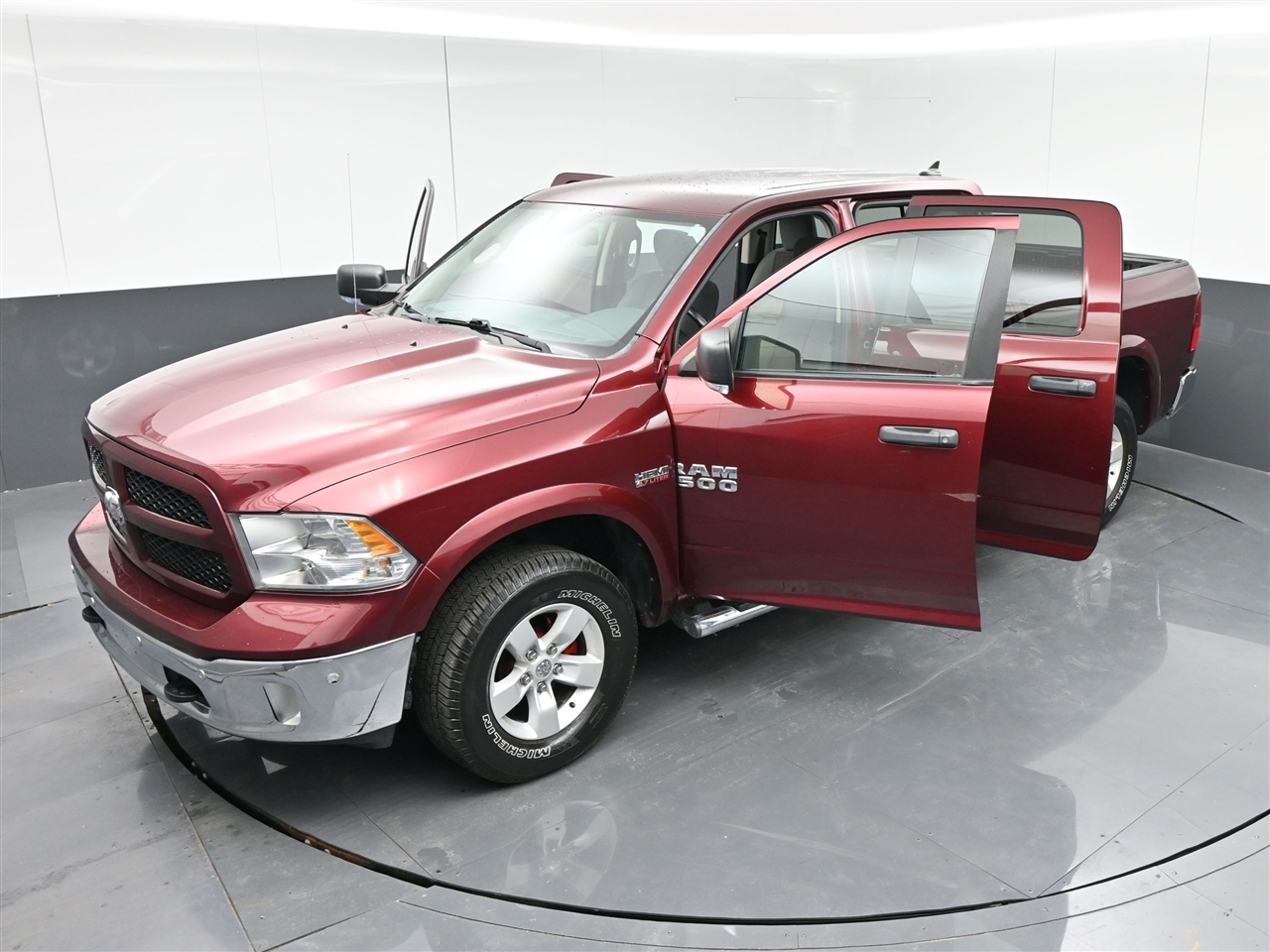 RAM 1500 SLT Crew Cab SWB 4WD 2016