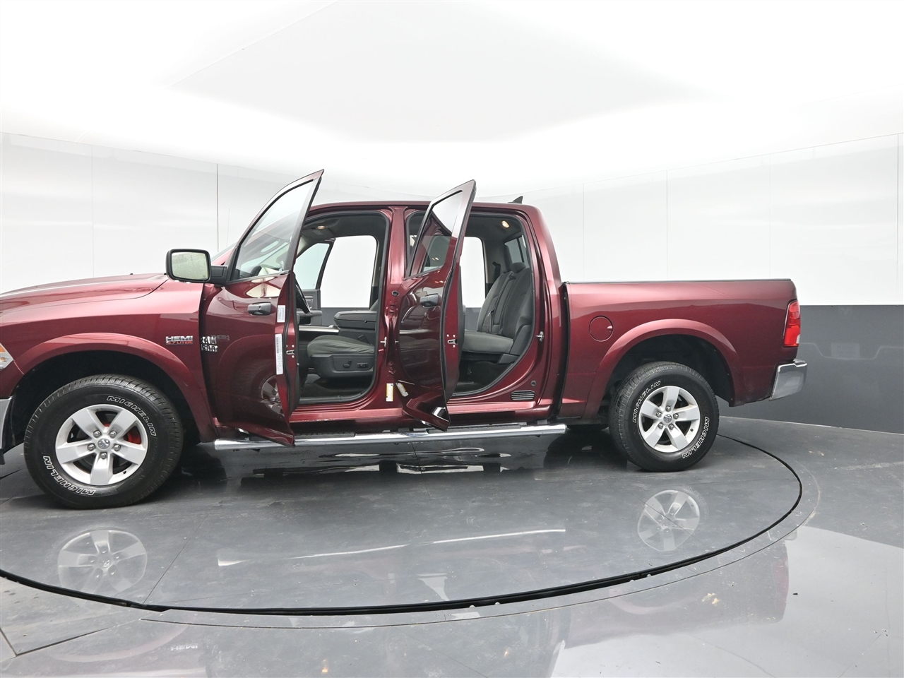 RAM 1500 SLT Crew Cab SWB 4WD 2016