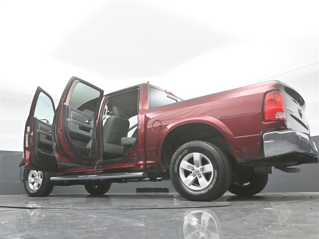 RAM 1500 SLT Crew Cab SWB 4WD 2016