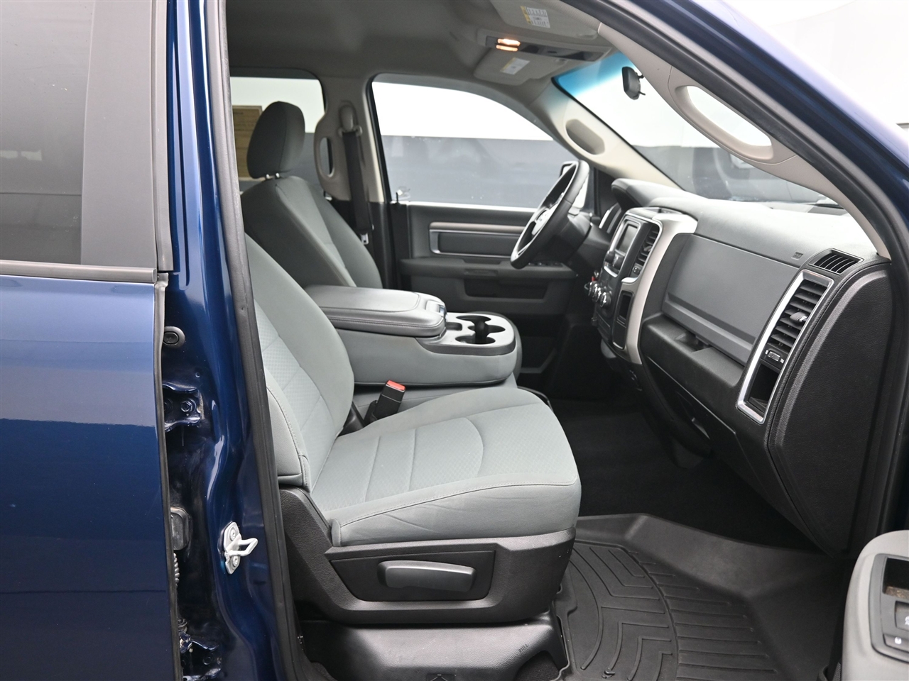RAM 1500 Classic Tradesman Crew Cab LWB 4WD 2019
