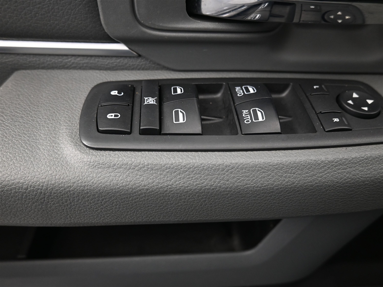 RAM 1500 Classic Tradesman Crew Cab LWB 4WD 2019