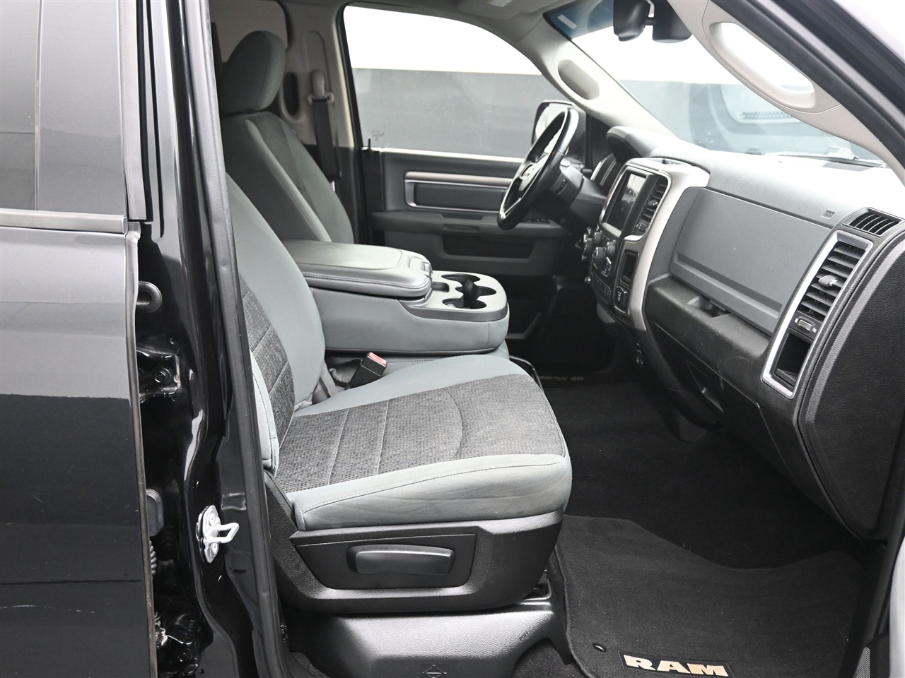 RAM 1500 Classic Tradesman Crew Cab SWB 4WD 2019