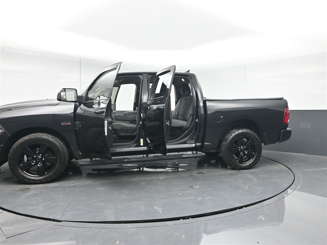 RAM 1500 Classic Tradesman Crew Cab SWB 4WD 2019