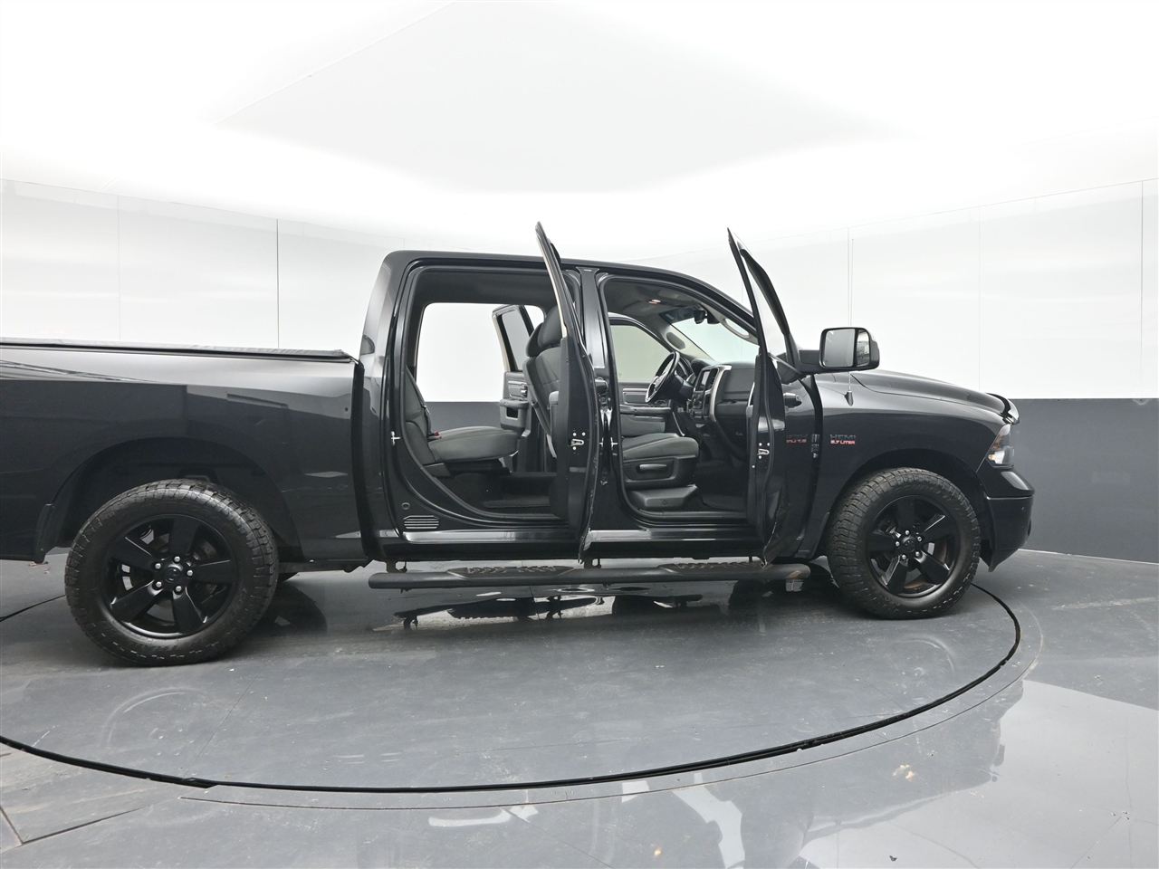 RAM 1500 Classic Tradesman Crew Cab SWB 4WD 2019