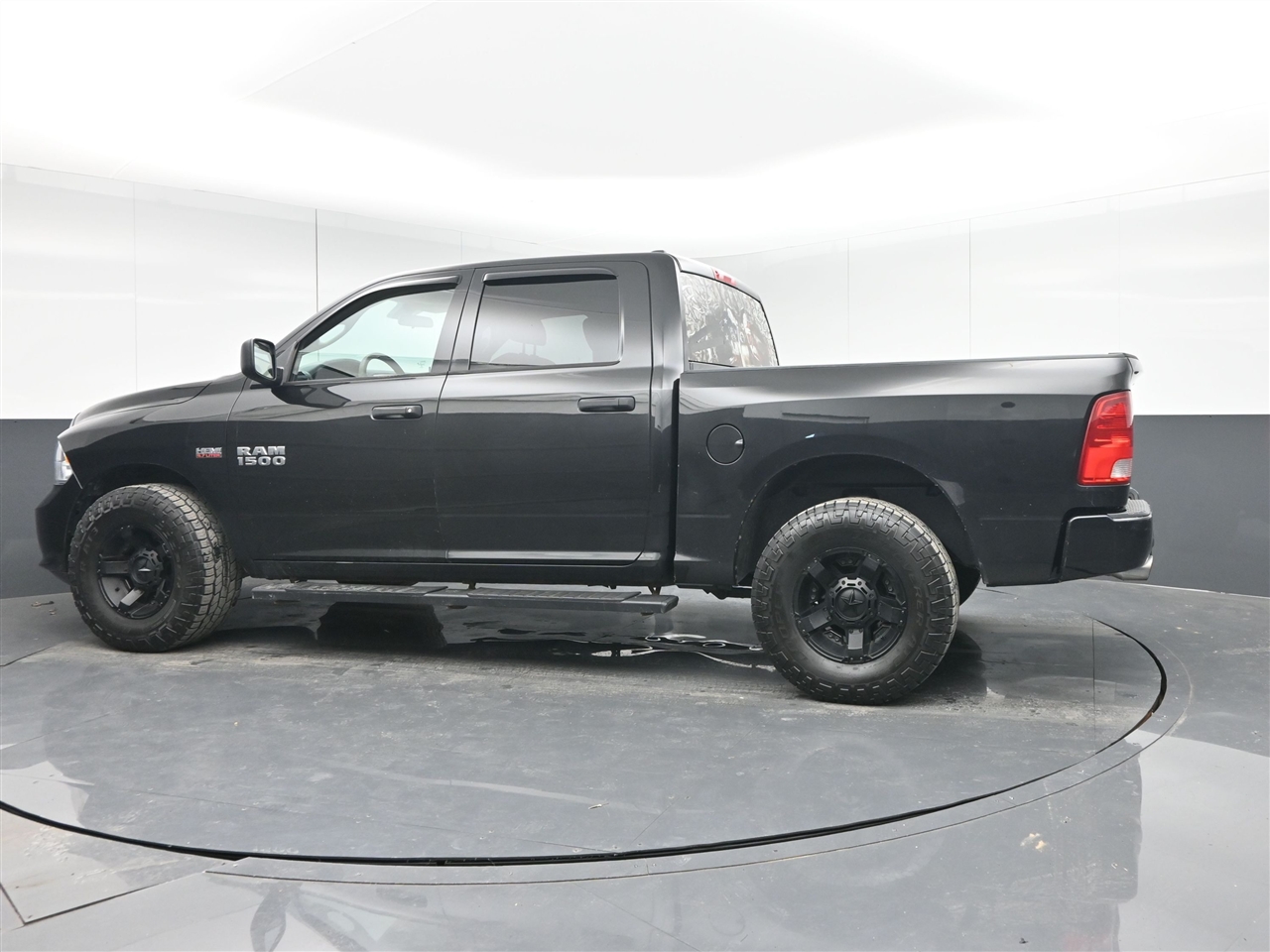 RAM 1500 Tradesman Crew Cab SWB 4WD 2018
