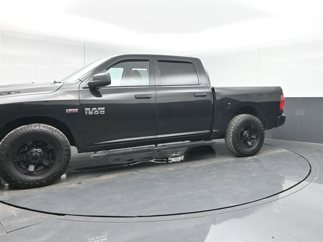 RAM 1500 Tradesman Crew Cab SWB 4WD 2018