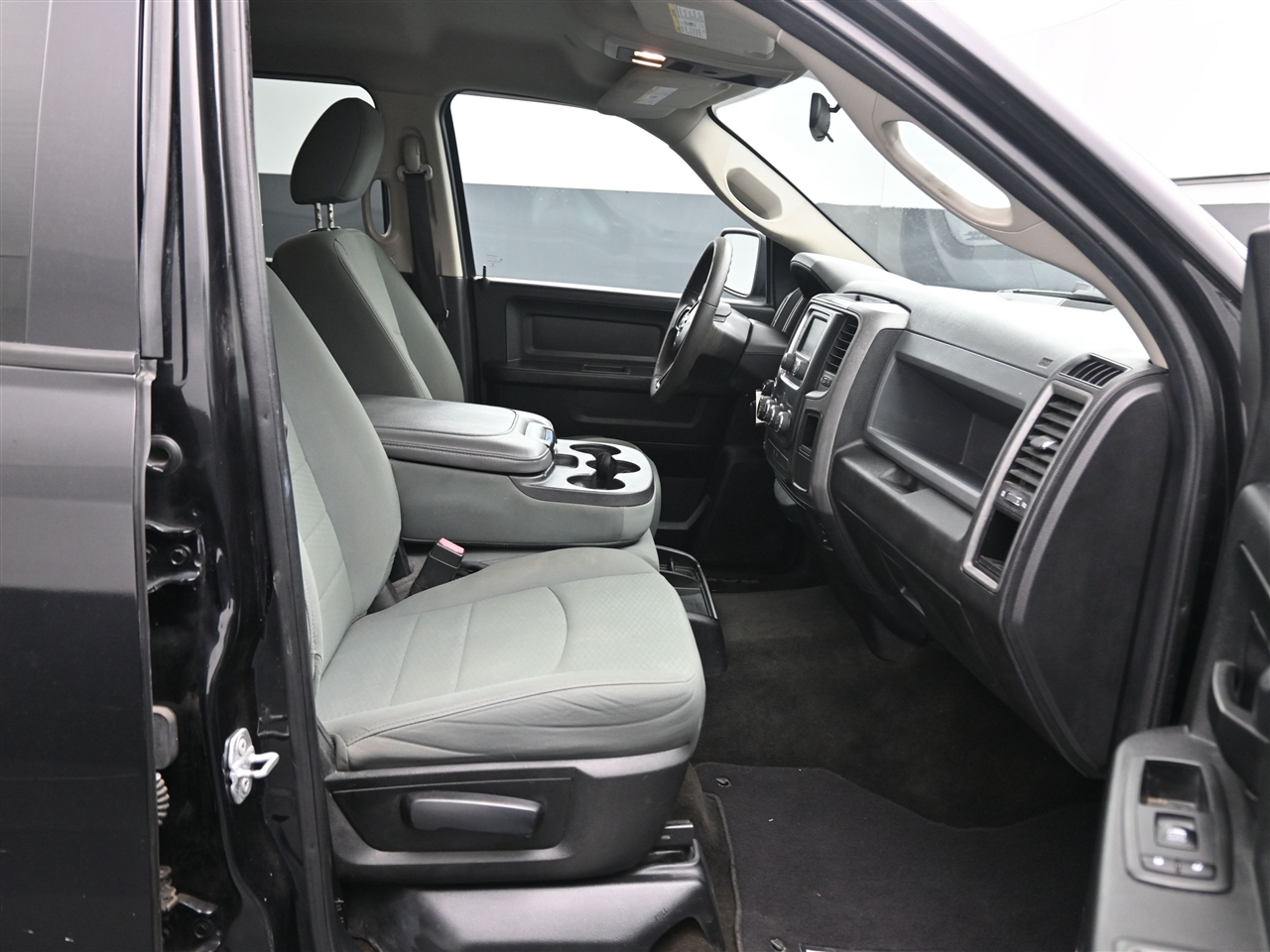 RAM 1500 Tradesman Crew Cab SWB 4WD 2018