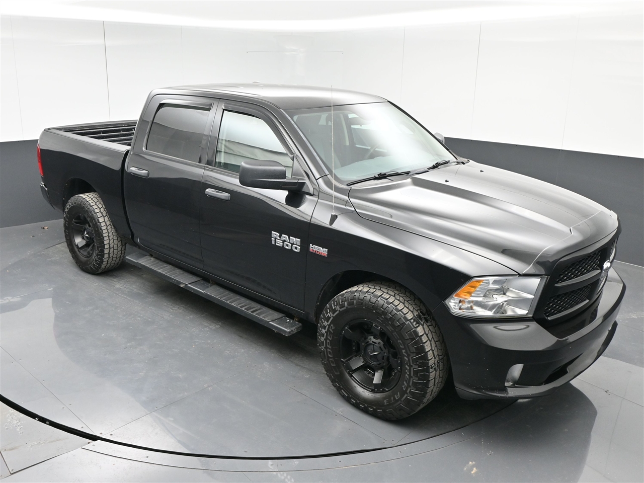RAM 1500 Tradesman Crew Cab SWB 4WD 2018