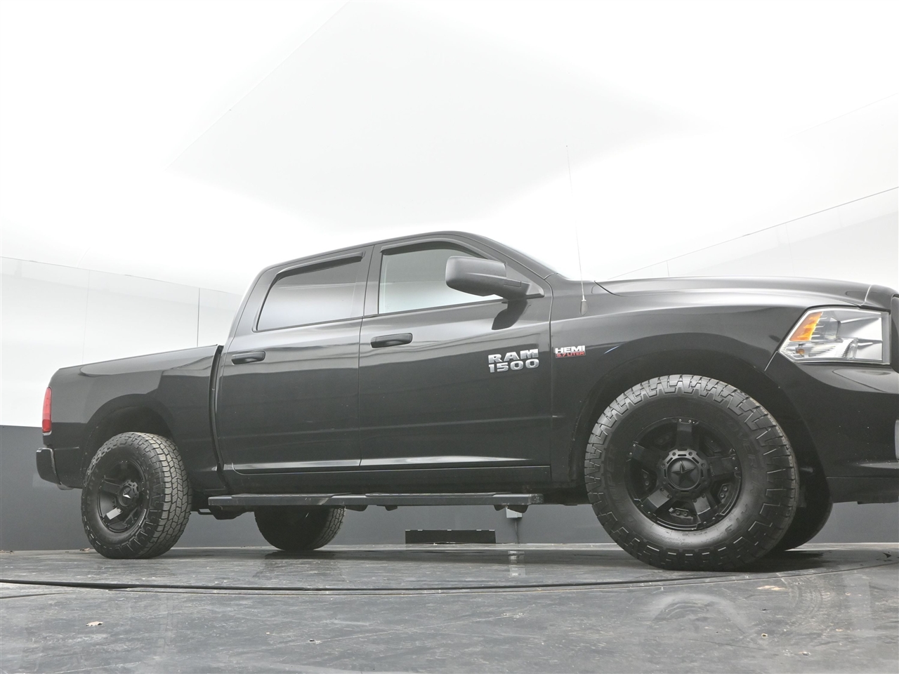 RAM 1500 Tradesman Crew Cab SWB 4WD 2018