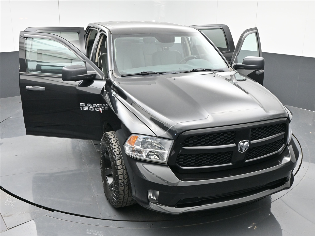 RAM 1500 Tradesman Crew Cab SWB 4WD 2018