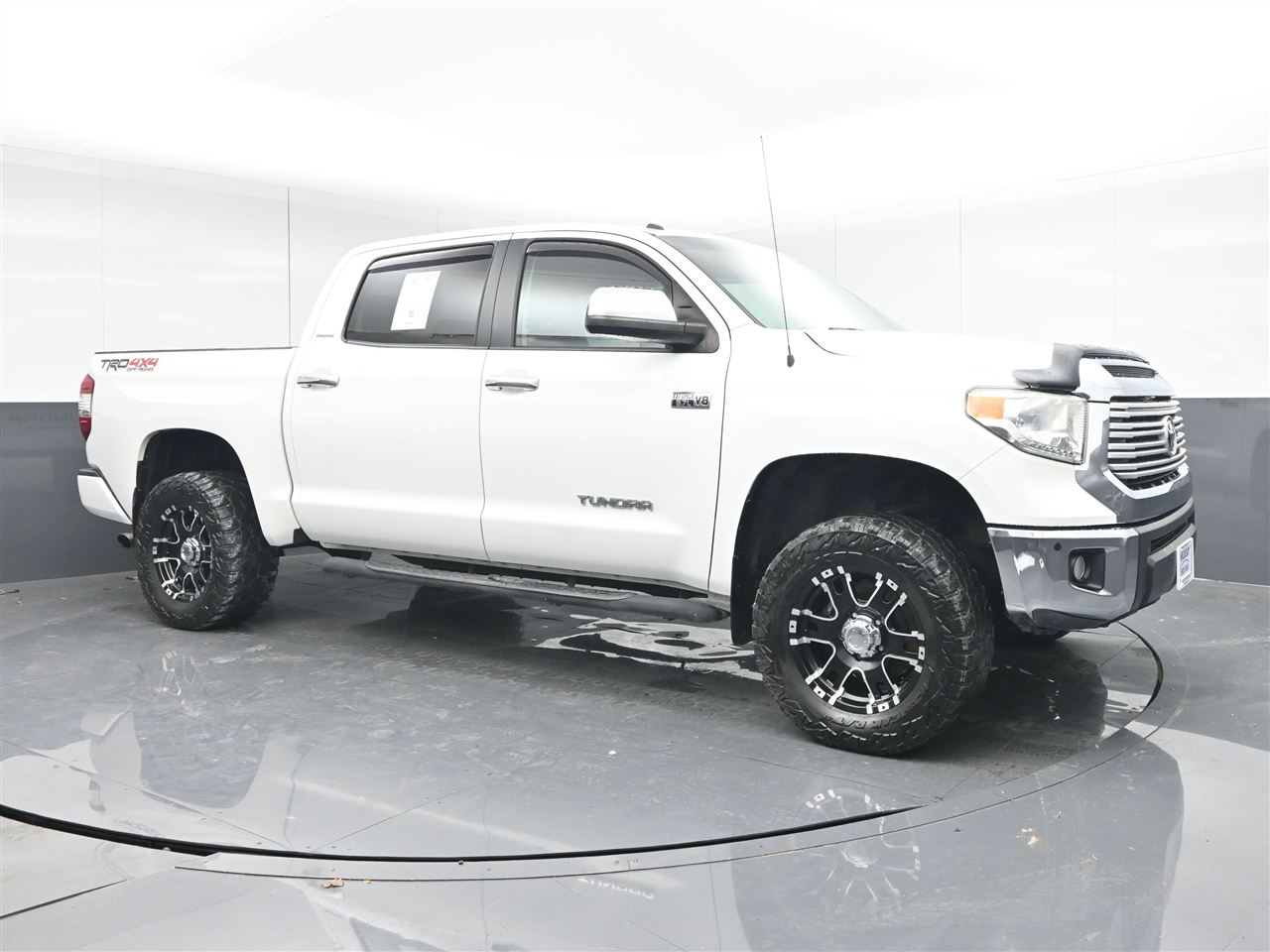 Toyota Tundra Limited 5.7L CrewMax 4WD 2017