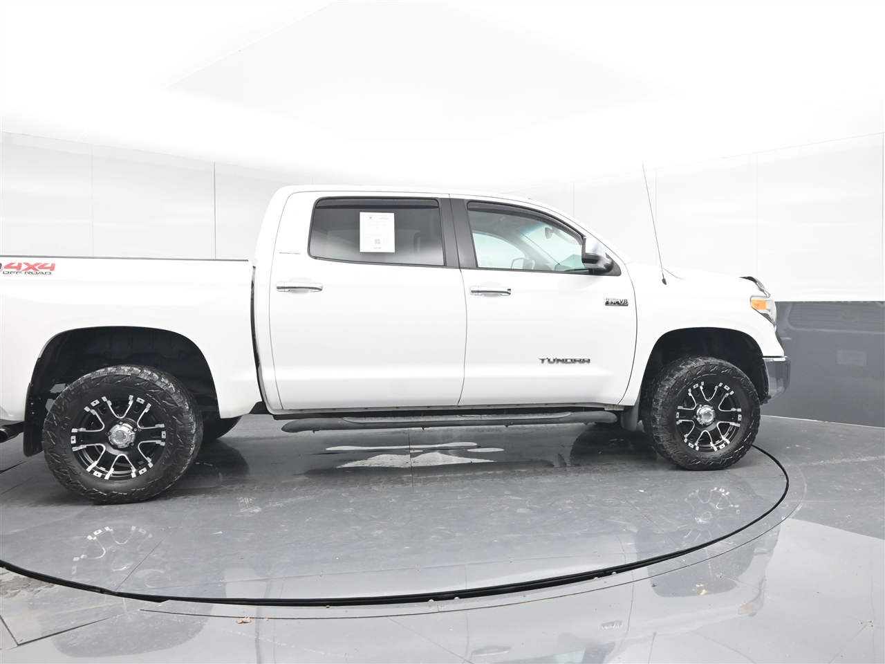 Toyota Tundra Limited 5.7L CrewMax 4WD 2017