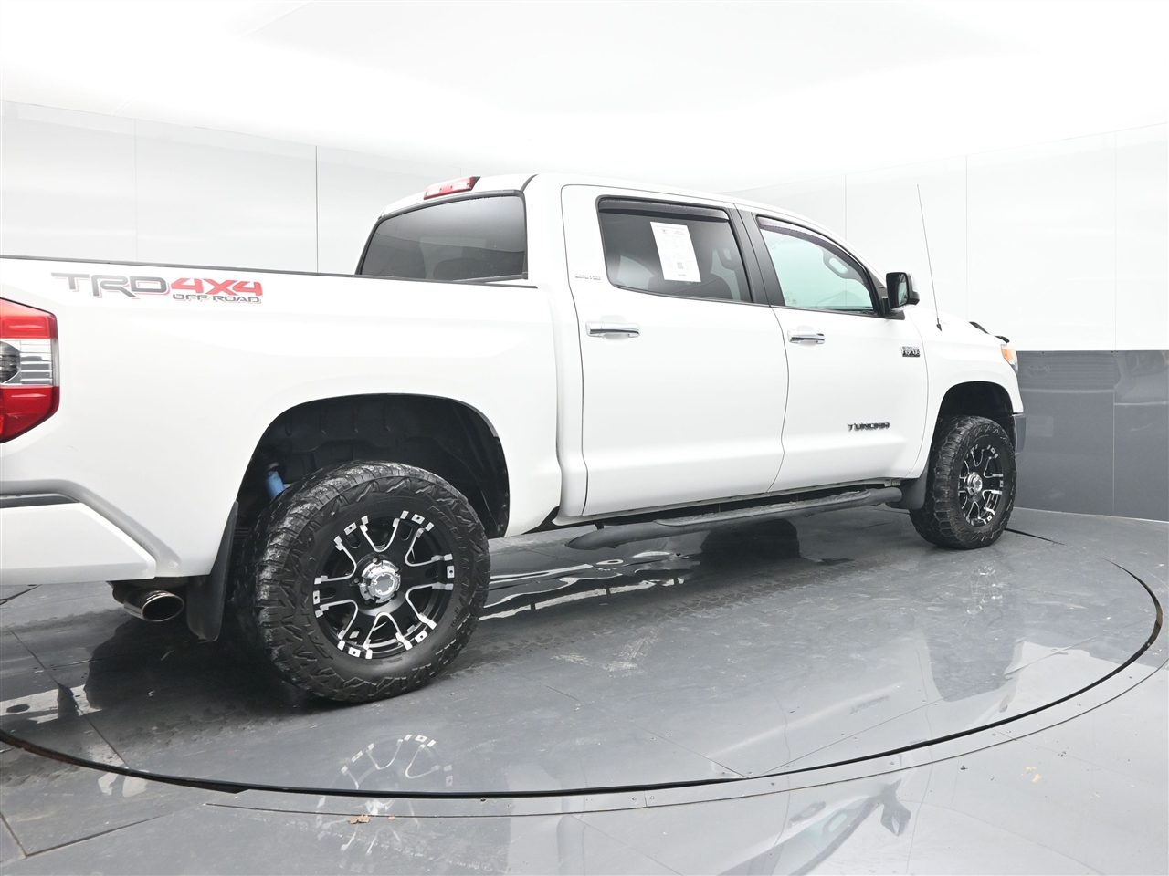 Toyota Tundra Limited 5.7L CrewMax 4WD 2017