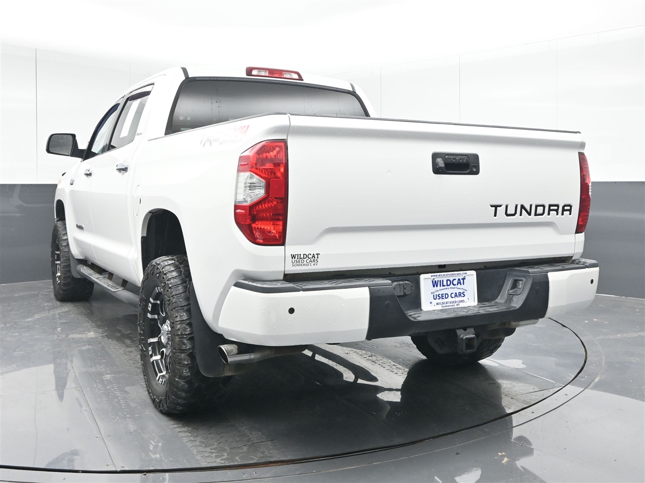 Toyota Tundra Limited 5.7L CrewMax 4WD 2017