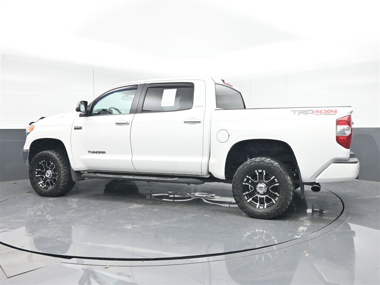 Toyota Tundra Limited 5.7L CrewMax 4WD 2017