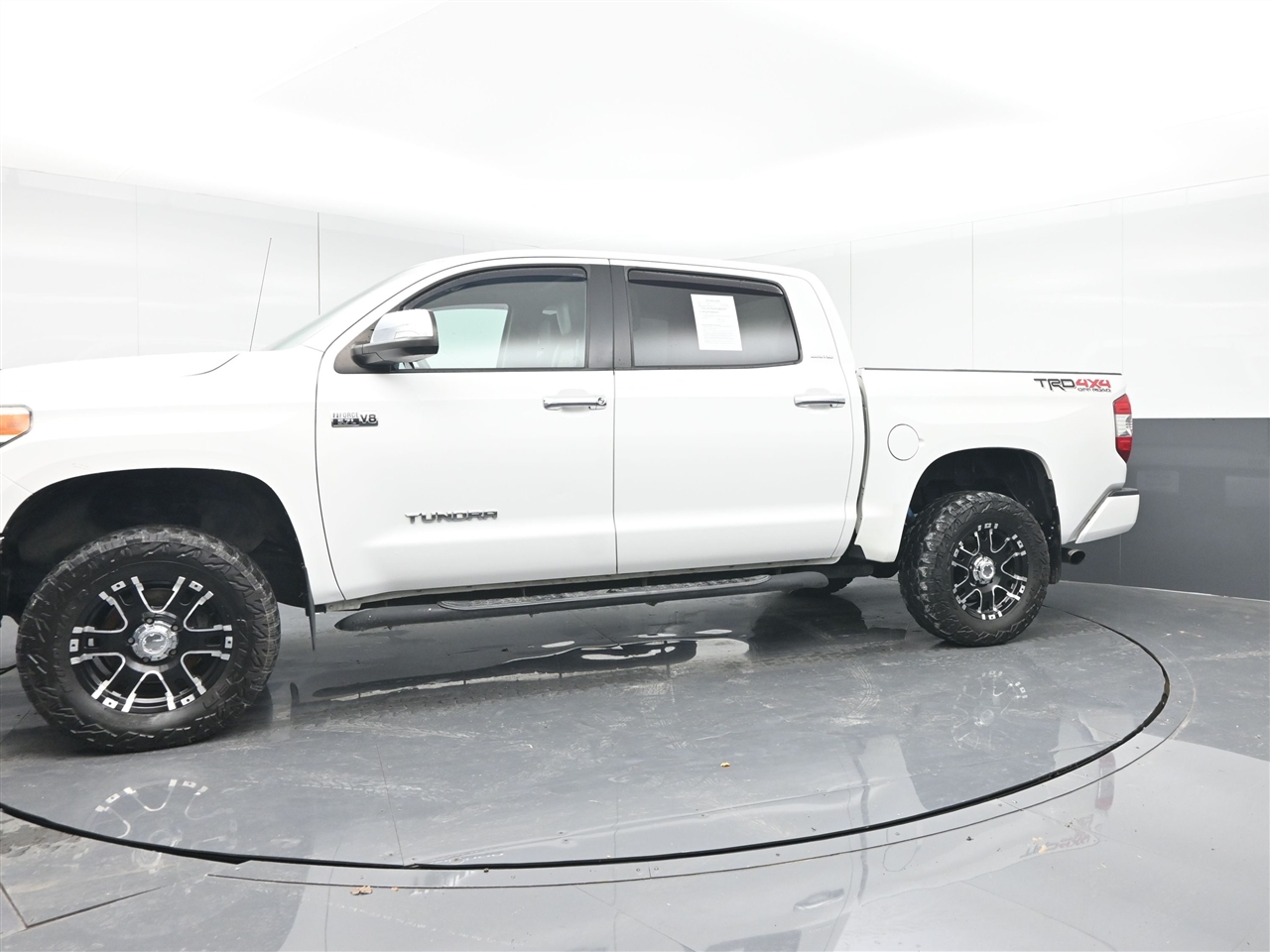 Toyota Tundra Limited 5.7L CrewMax 4WD 2017