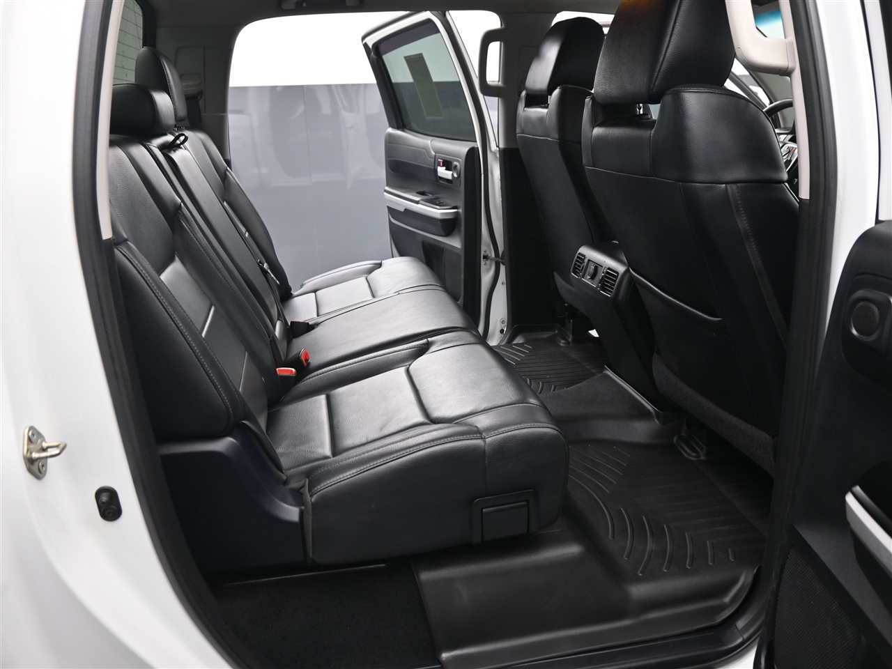 Toyota Tundra Limited 5.7L CrewMax 4WD 2017