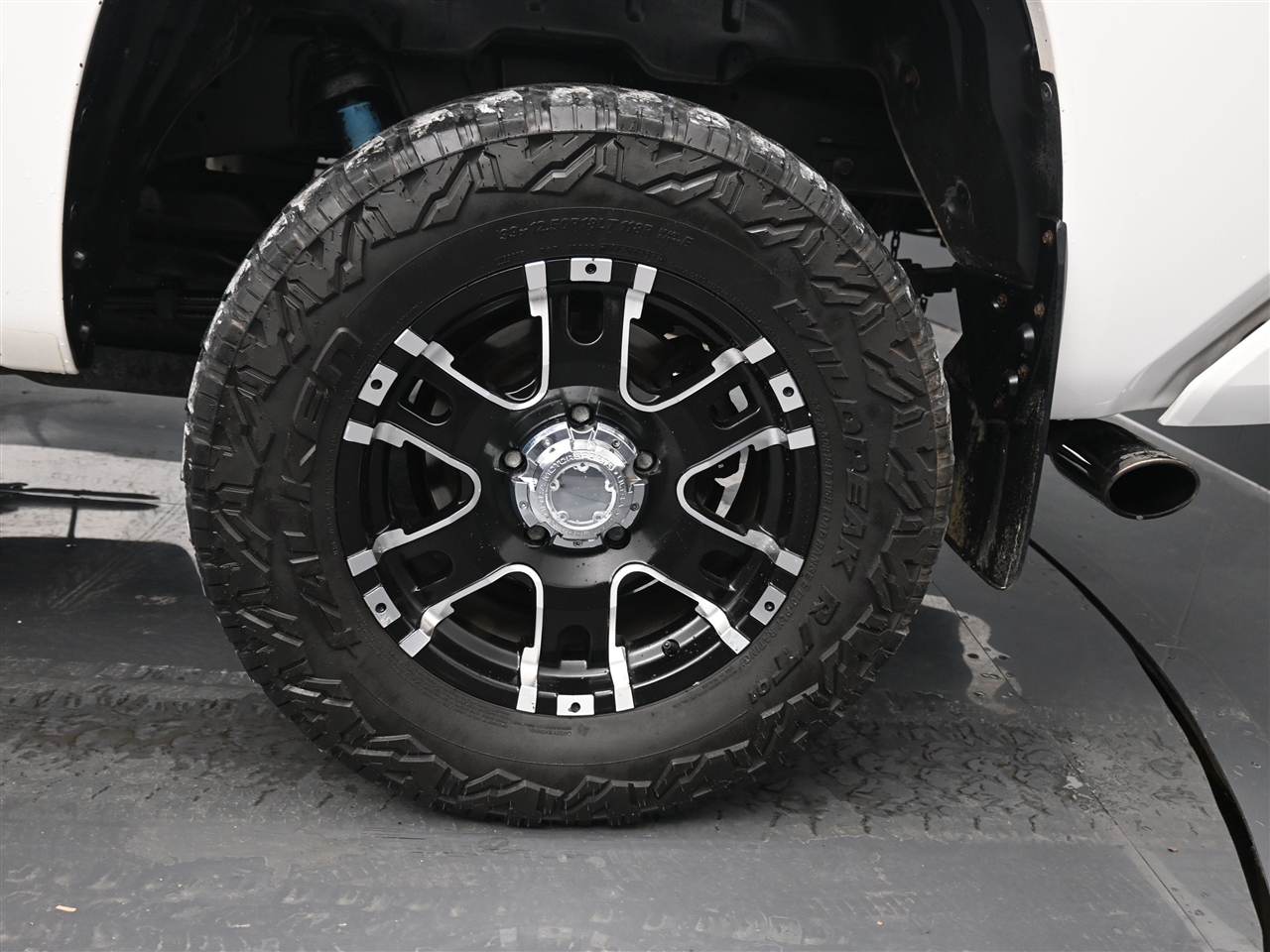 Toyota Tundra Limited 5.7L CrewMax 4WD 2017