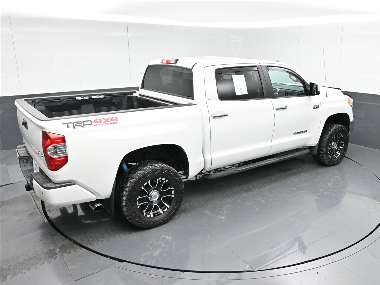 Toyota Tundra Limited 5.7L CrewMax 4WD 2017
