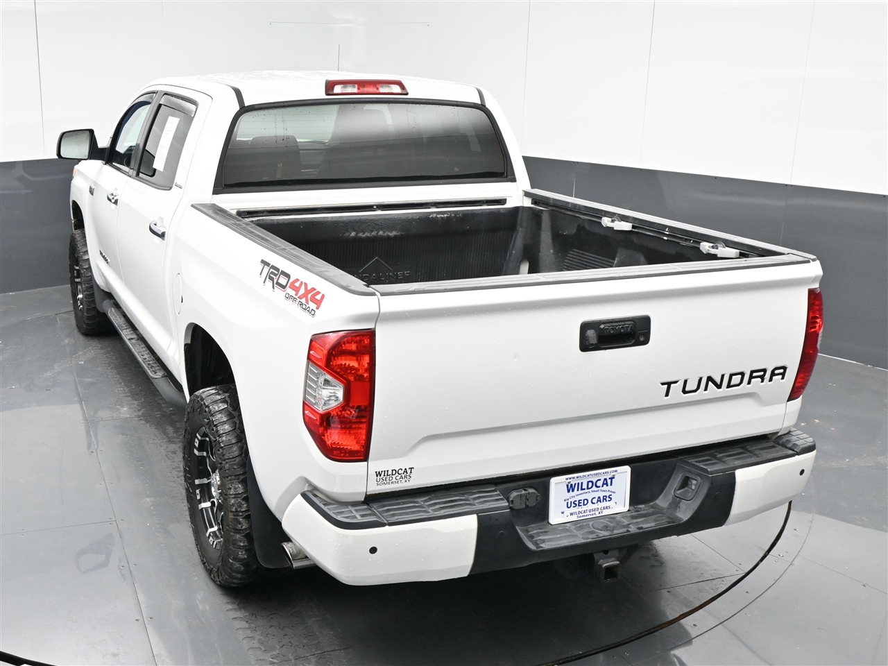 Toyota Tundra Limited 5.7L CrewMax 4WD 2017