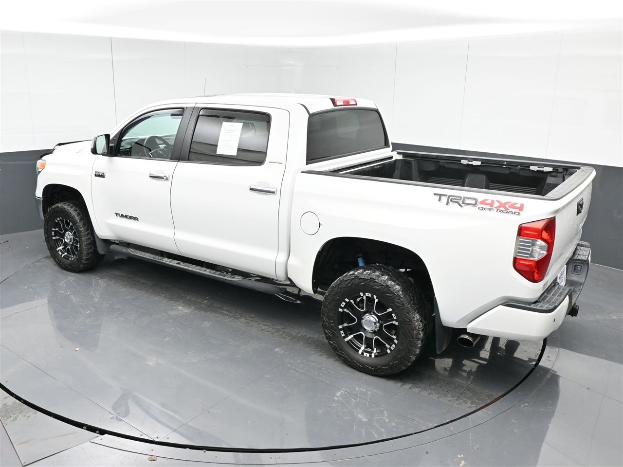 Toyota Tundra Limited 5.7L CrewMax 4WD 2017