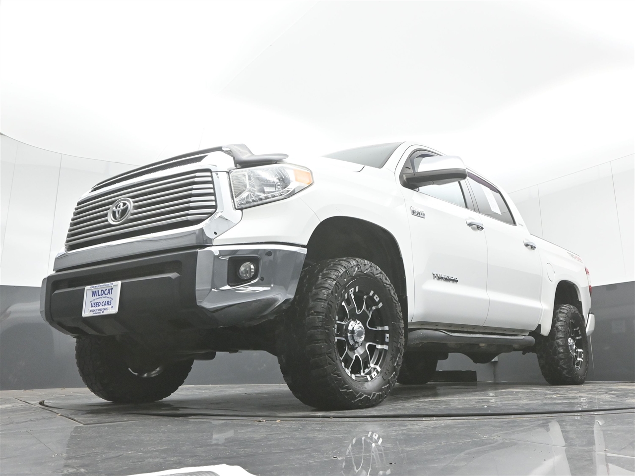 Toyota Tundra Limited 5.7L CrewMax 4WD 2017