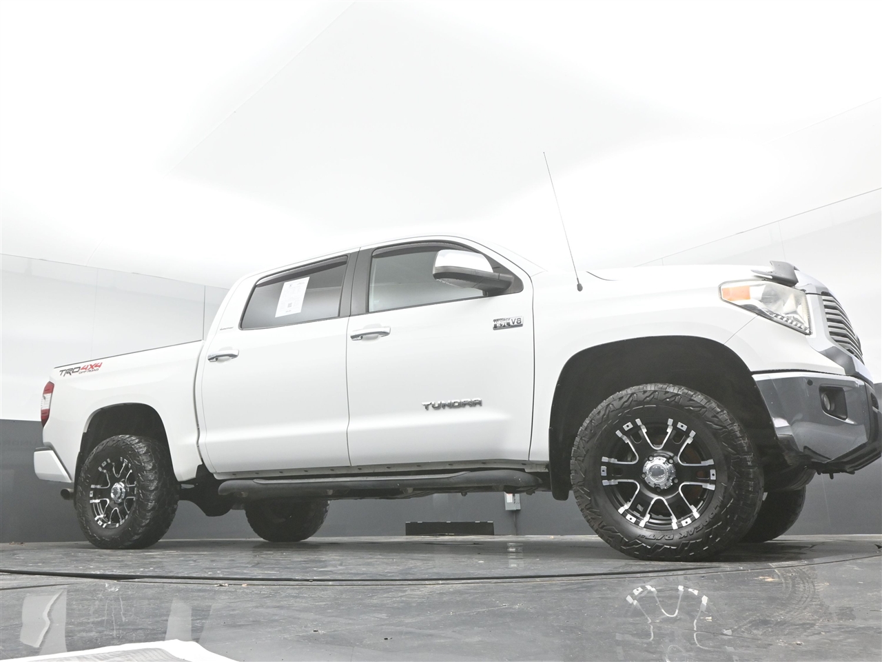Toyota Tundra Limited 5.7L CrewMax 4WD 2017