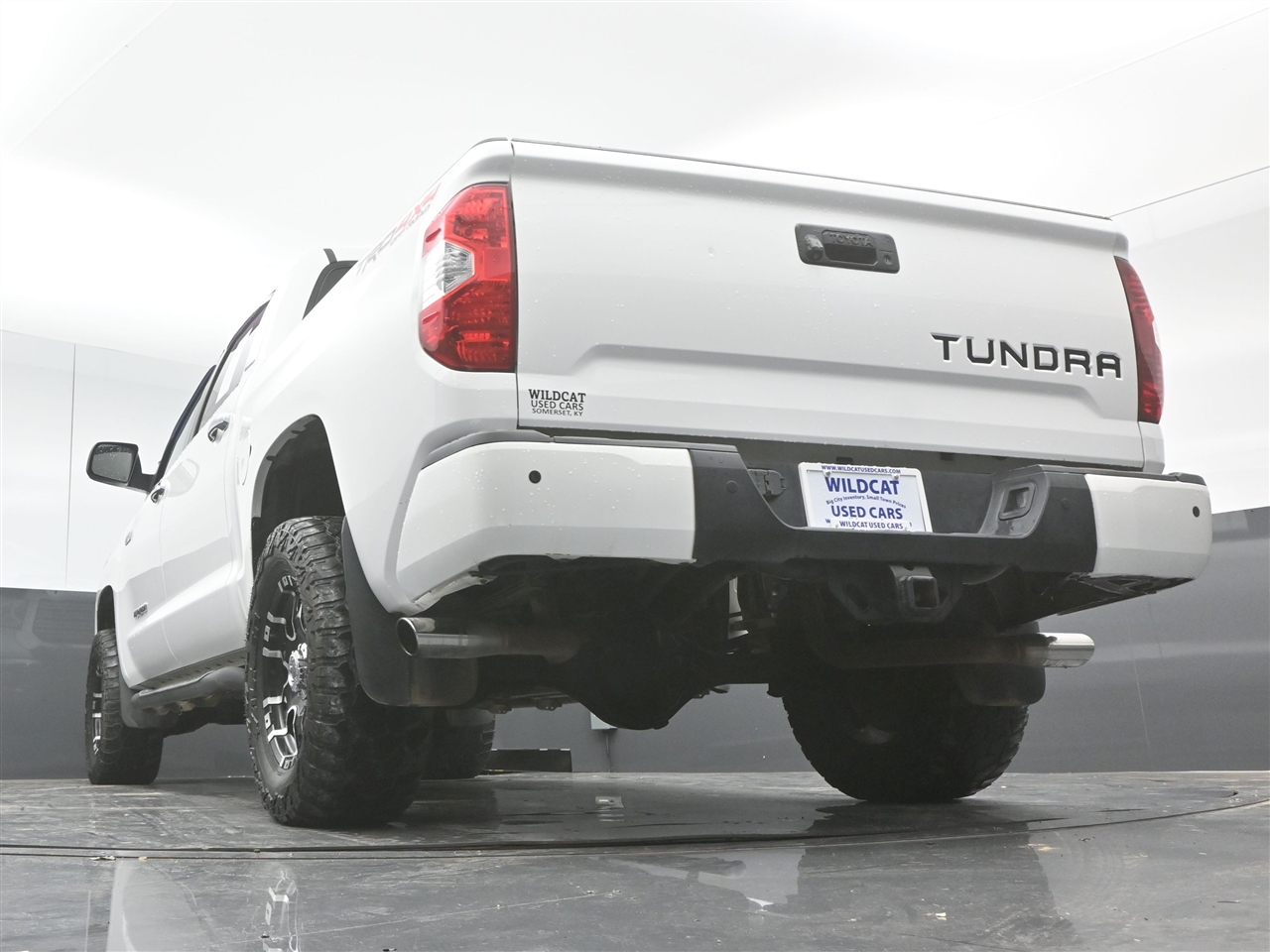 Toyota Tundra Limited 5.7L CrewMax 4WD 2017