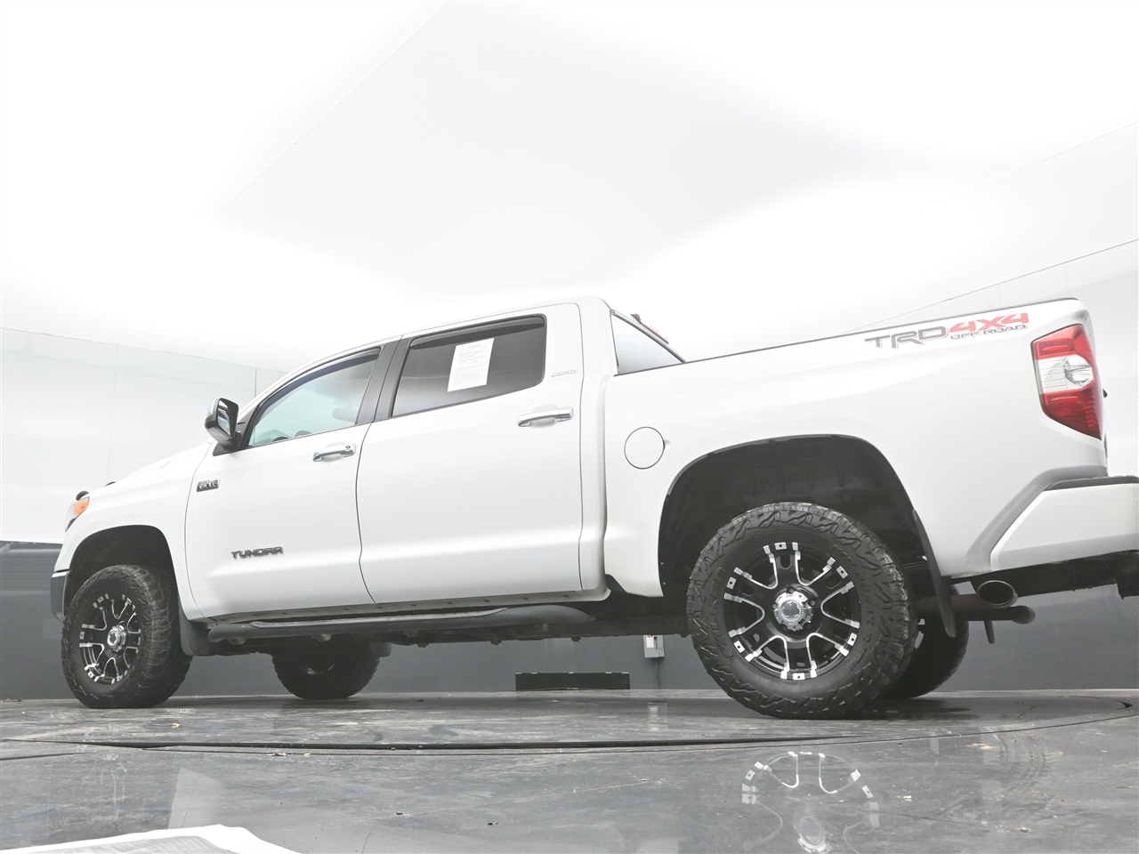 Toyota Tundra Limited 5.7L CrewMax 4WD 2017