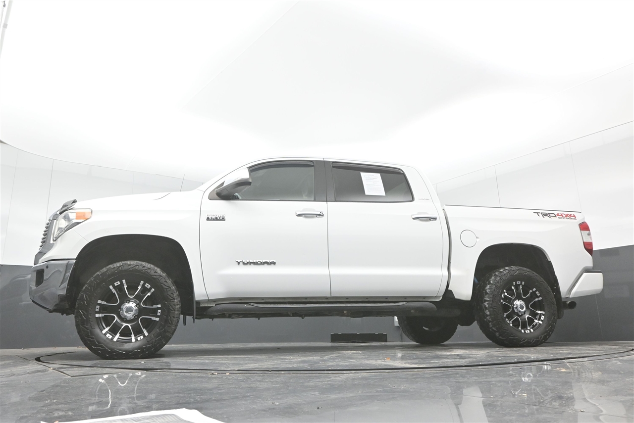 Toyota Tundra Limited 5.7L CrewMax 4WD 2017
