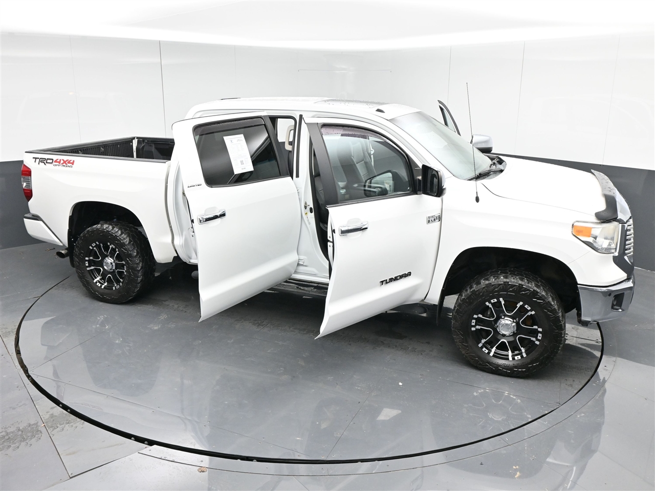 Toyota Tundra Limited 5.7L CrewMax 4WD 2017