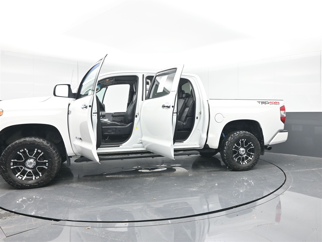 Toyota Tundra Limited 5.7L CrewMax 4WD 2017