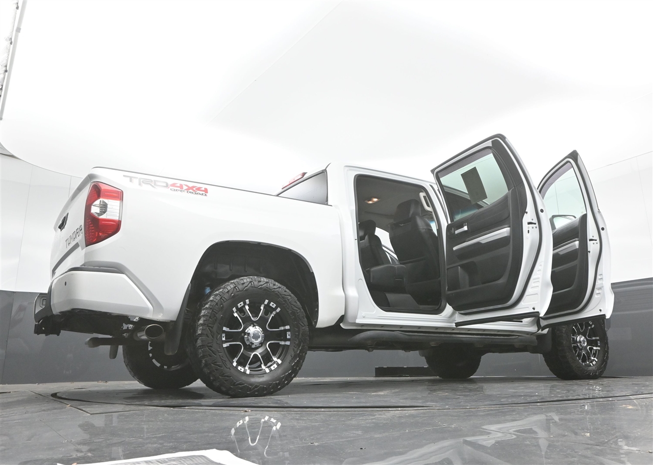 Toyota Tundra Limited 5.7L CrewMax 4WD 2017