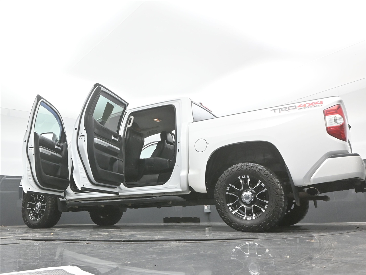 Toyota Tundra Limited 5.7L CrewMax 4WD 2017