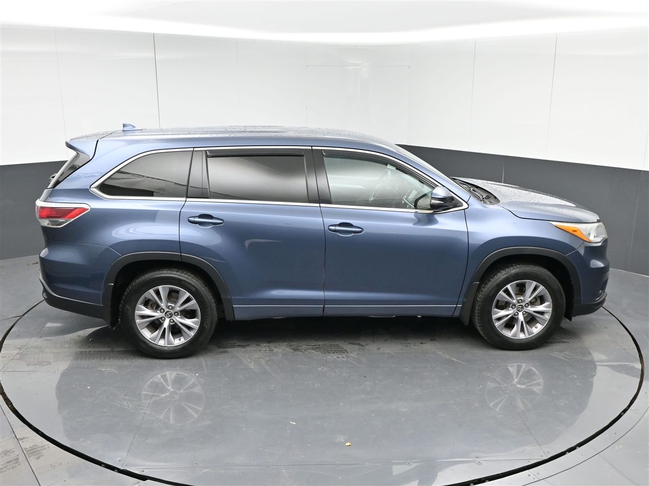 Toyota Highlander LE Plus AWD V6 2016