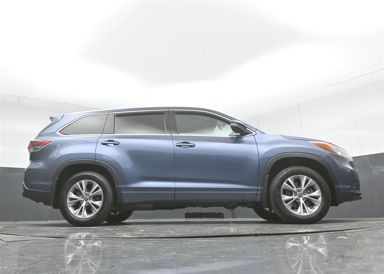 Toyota Highlander LE Plus AWD V6 2016