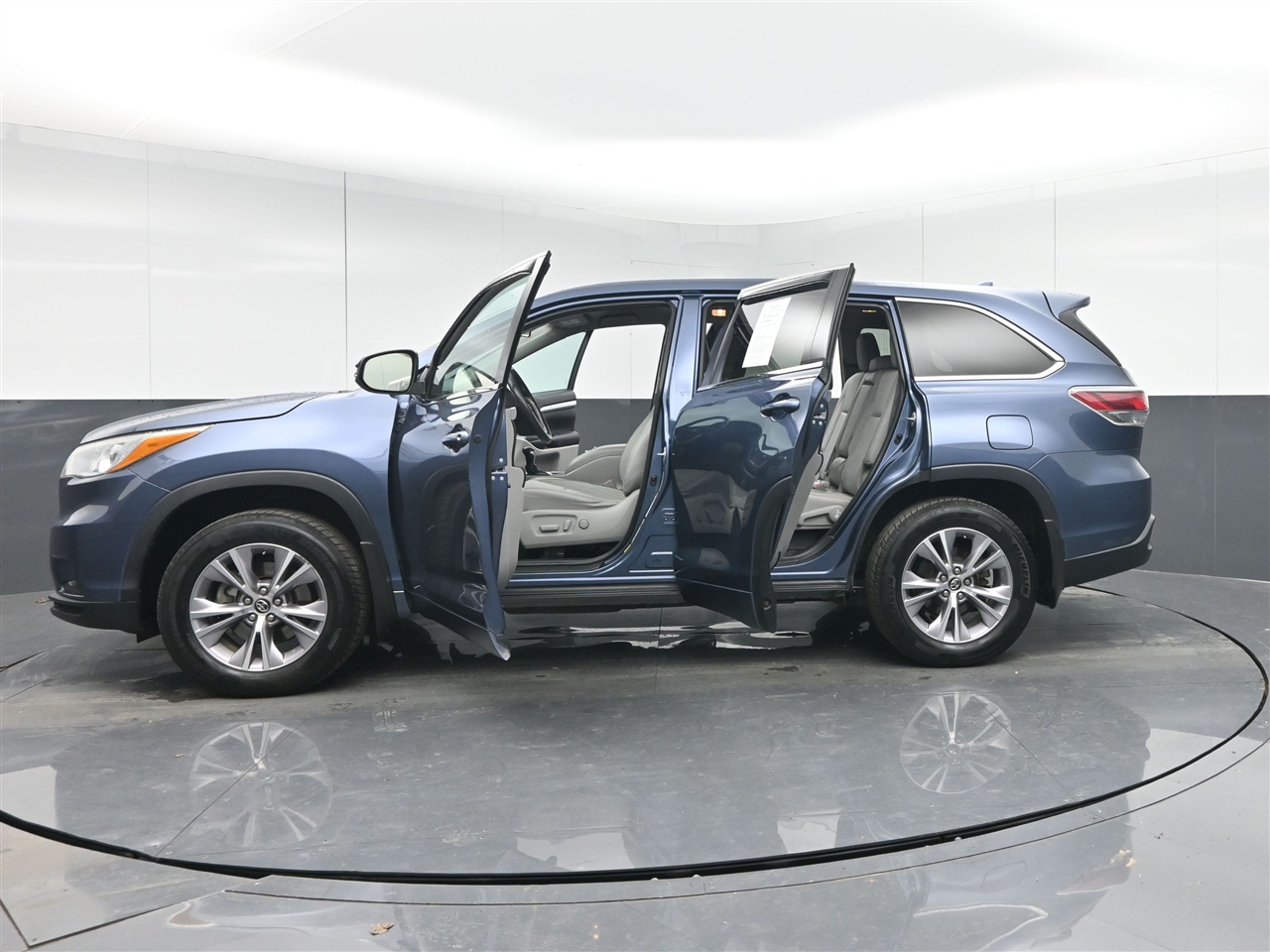 Toyota Highlander LE Plus AWD V6 2016