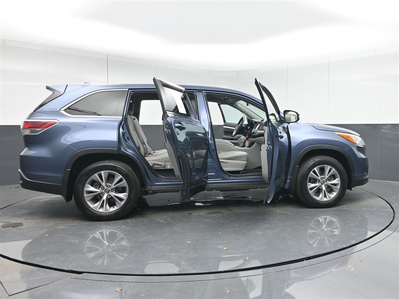 Toyota Highlander LE Plus AWD V6 2016